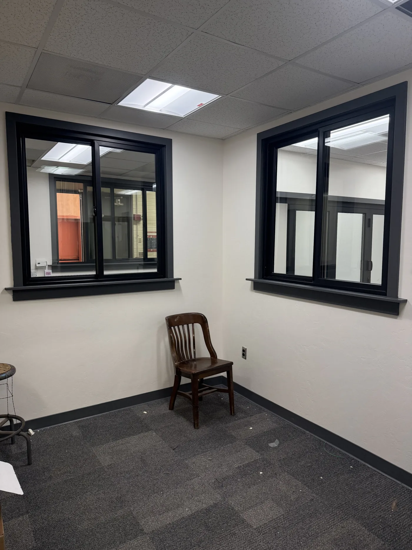 Observation windows into the corridor and the adjacent chamber.